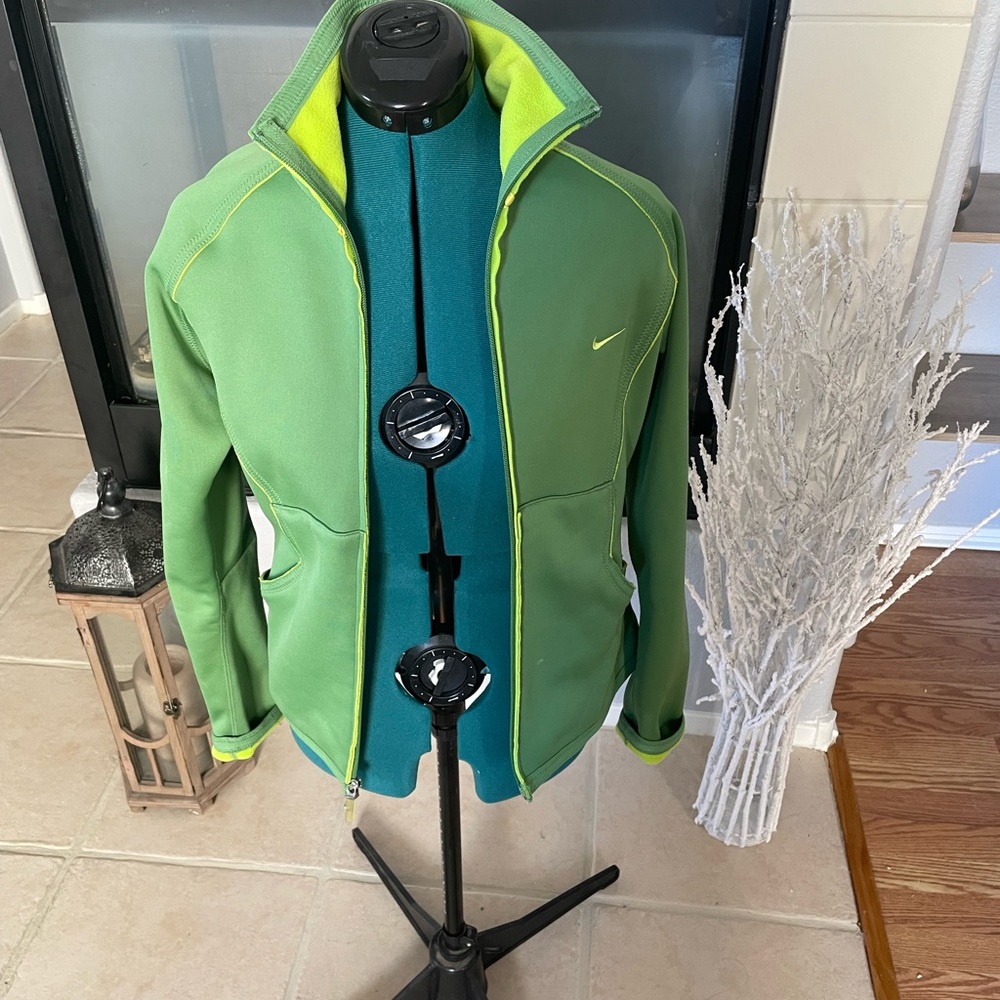vintage Nike women’s fleece lined windbreaker